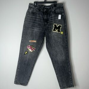 NWOT. No Boundaries jeans with design. Juniors sz 13.